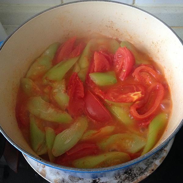 鑄鐵鍋版番茄絲瓜麪筋煲（附普通鍋備註）的做法 步骤8