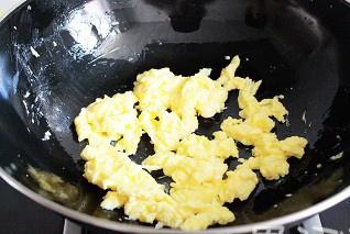 雞蛋蔬菜炒河粉的做法 步骤1