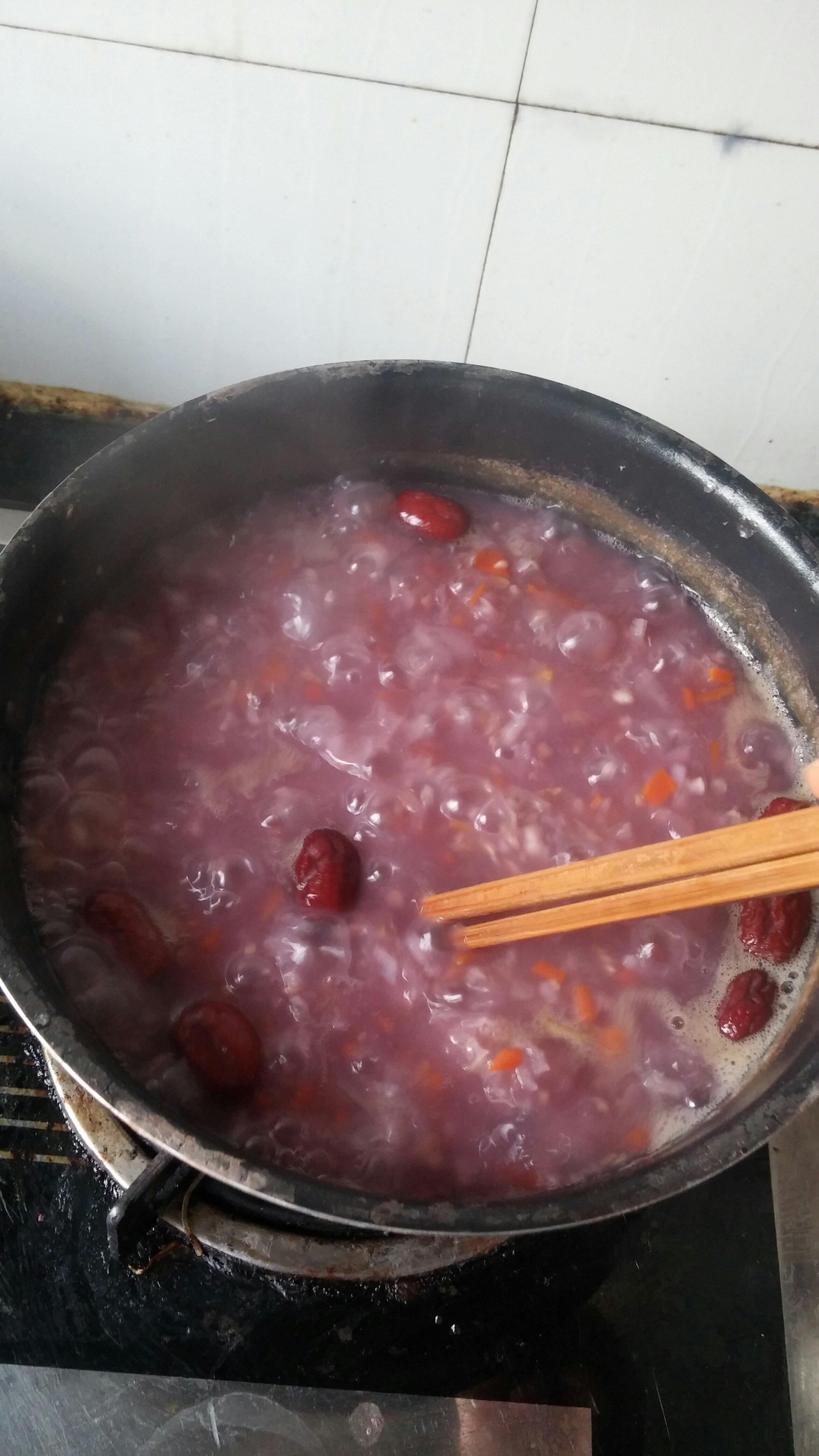 紫薯雞蛋雜糧粥（冬季女性必備）的做法 步骤2