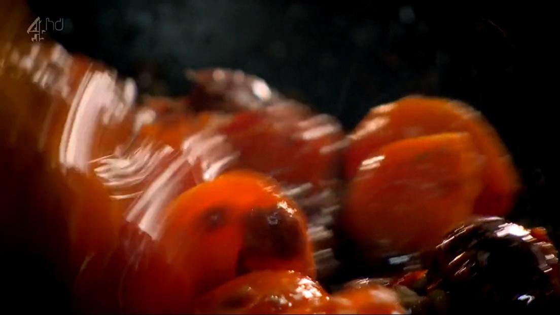 【終極烹飪課程】番茄鳳尾魚辣味意麪的做法 步骤2