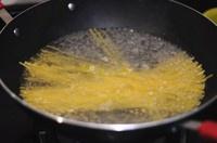 中式彩椒意麪（Chinese Fried Spaghetti with Bell Peppers)的做法 步骤2