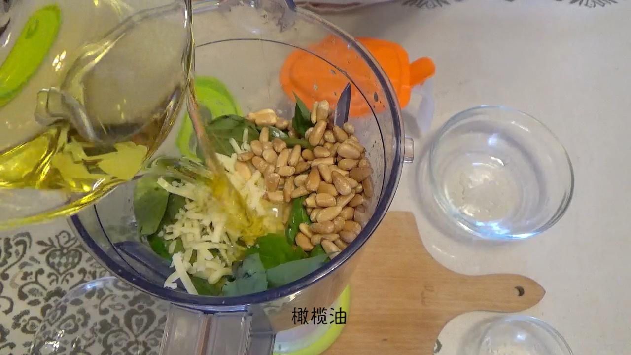 小林幸司的 羅勒青醬意麪（視訊菜譜）的做法 步骤2