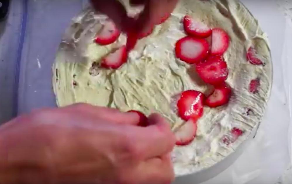 Fraisier Strawberry Cake 法式芙蕾傑草莓蛋糕的做法 步骤23