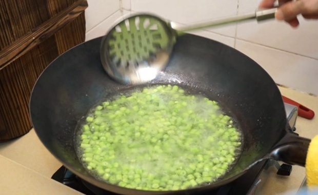 家常菜 橄欖菜豆角炒肉末 下飯菜的做法 步骤4
