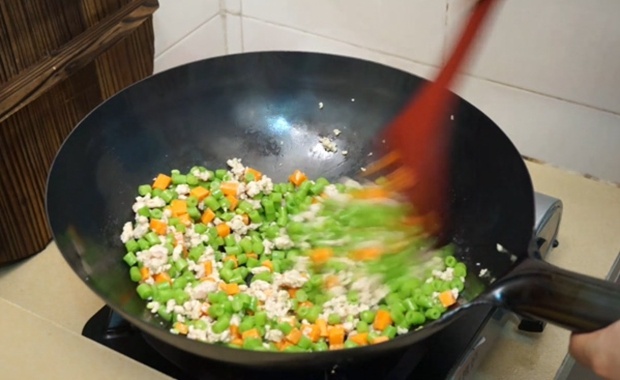 家常菜 橄欖菜豆角炒肉末 下飯菜的做法 步骤7