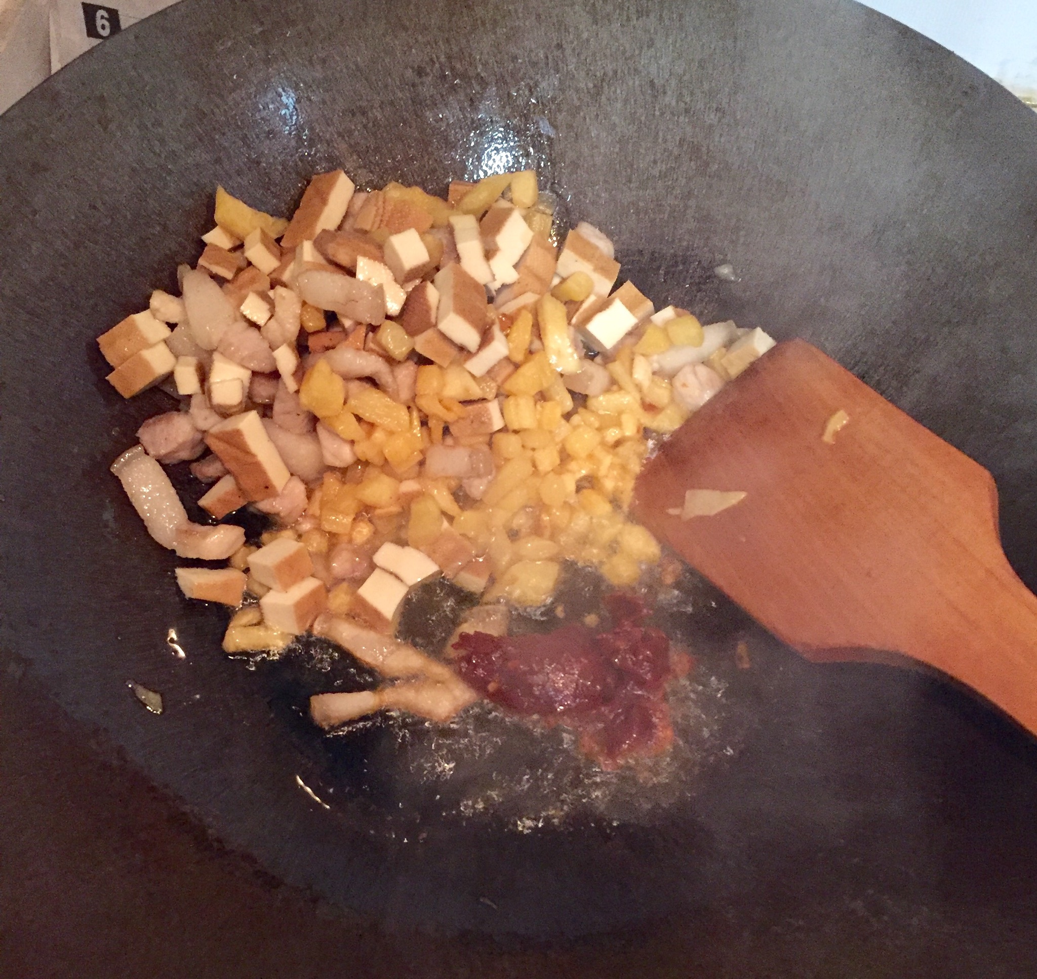 蘿蔔乾炒五花肉豆乾---飯遭殃的做法 步骤3