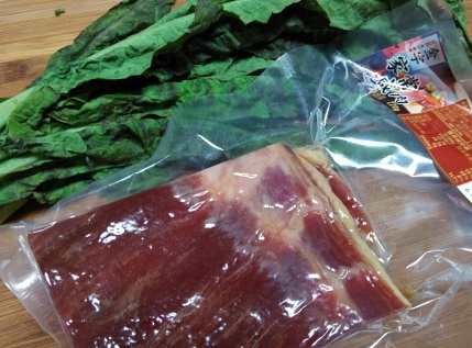 【金字美食廚房】鹹肉炒萵筍葉的做法 步骤1