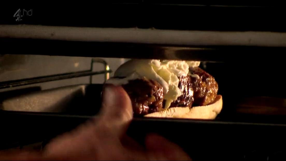 【終極烹飪課程】牛肉丸乳酪三明治配番茄沙拉的做法 步骤2