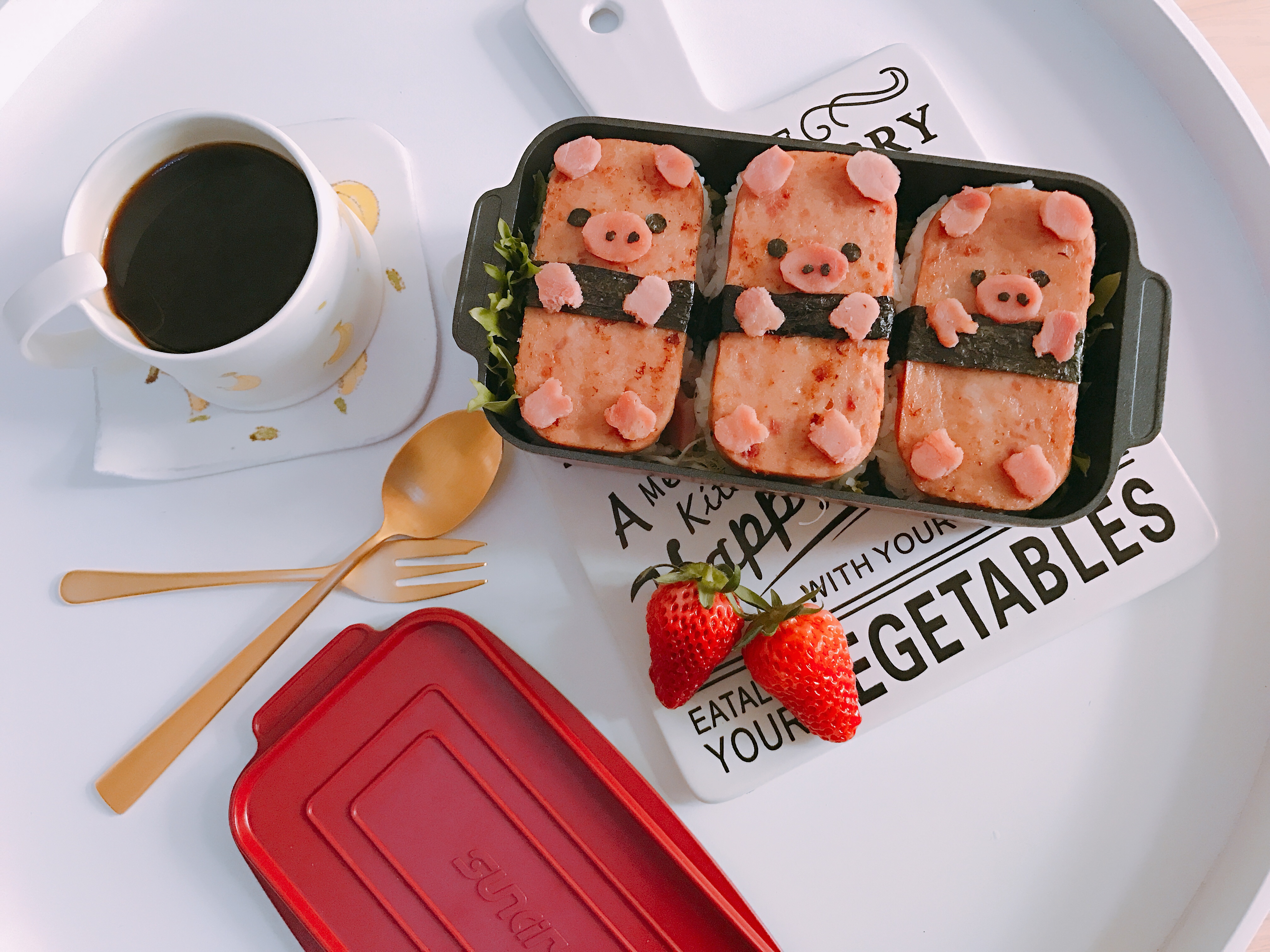 萌萌噠午餐肉小豬飯糰便當的做法 步骤10