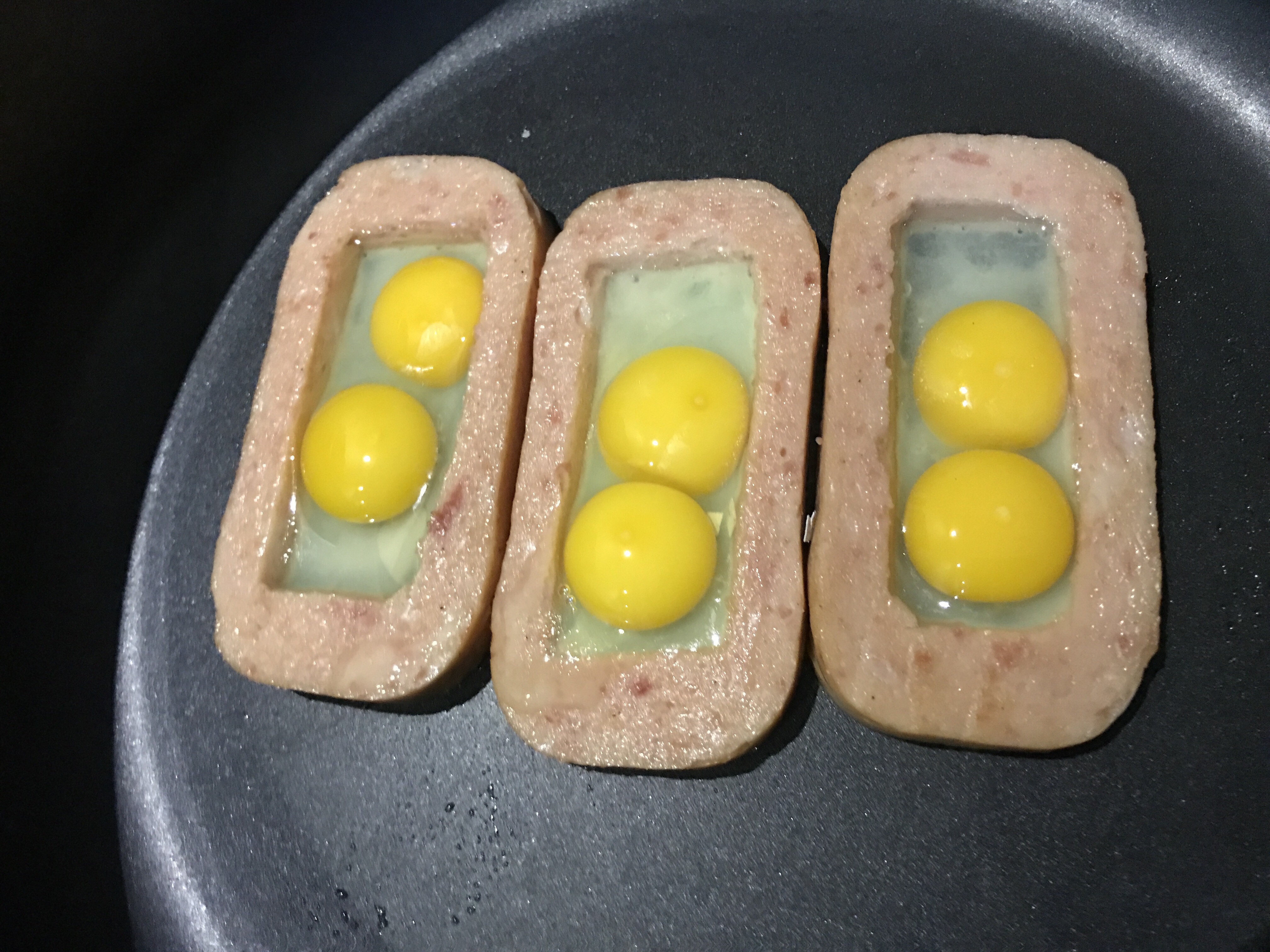午餐肉鵪鶉蛋飯糰的做法 步骤3