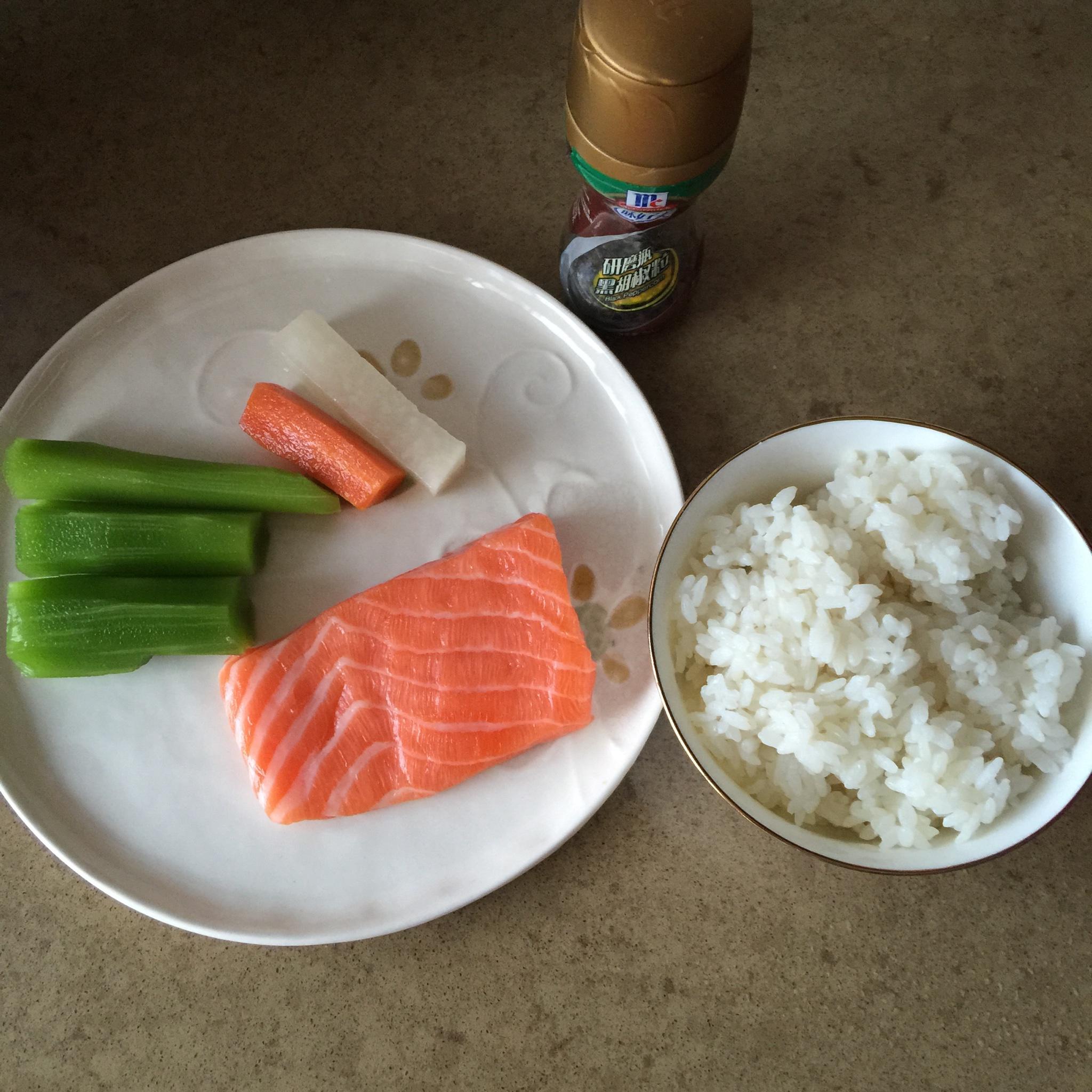 泡菜蘿蔔三文魚炒飯的做法 步骤1