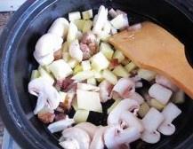 土豆蘑菇臘味飯的做法 步骤5