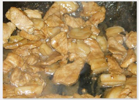 蘑菇炒肉片的做法 步骤3