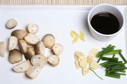 草菇蠔汁牛柳的做法 步骤3