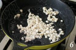 蟹味菇雞丁雜蔬拌麪的做法 步骤6