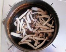 清湯蟹味菇的做法 步骤2