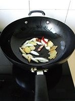 土豆花菇燉雞塊的做法 步骤6