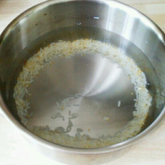 養生皮蛋滑雞粥的做法 步骤2