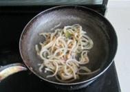鮮菇芹菜魷魚絲的做法 步骤5