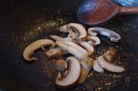 蒜香姬松茸蘆筍的做法 步骤2