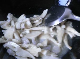 白靈菇燒番茄豆腐的做法 步骤3