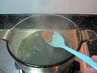 裙帶菜秀珍菇豆腐味增湯的做法 步骤3