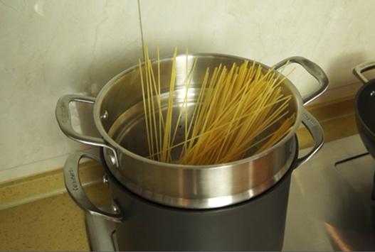 義大利茄汁肉醬面 Spaghetti Bolognese的做法 步骤1