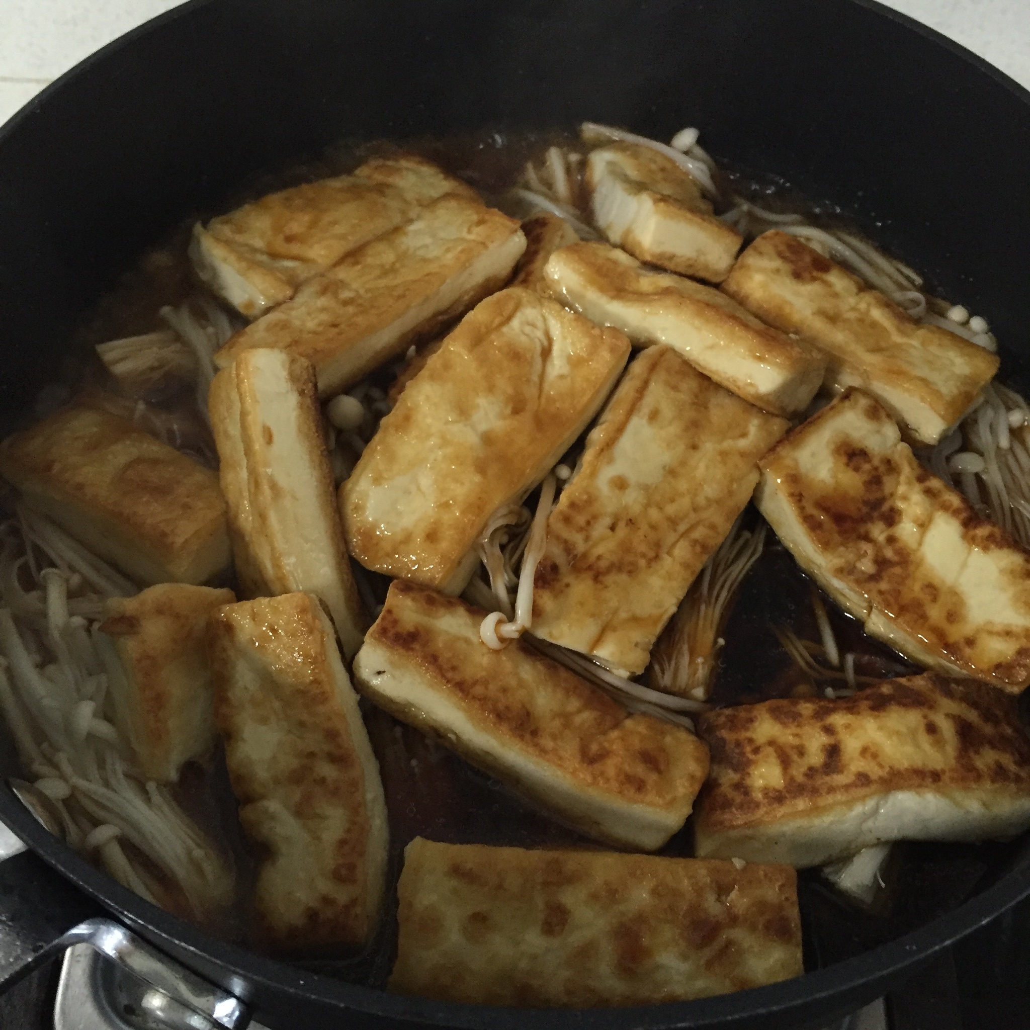 金針菇燜豆腐的做法 步骤6