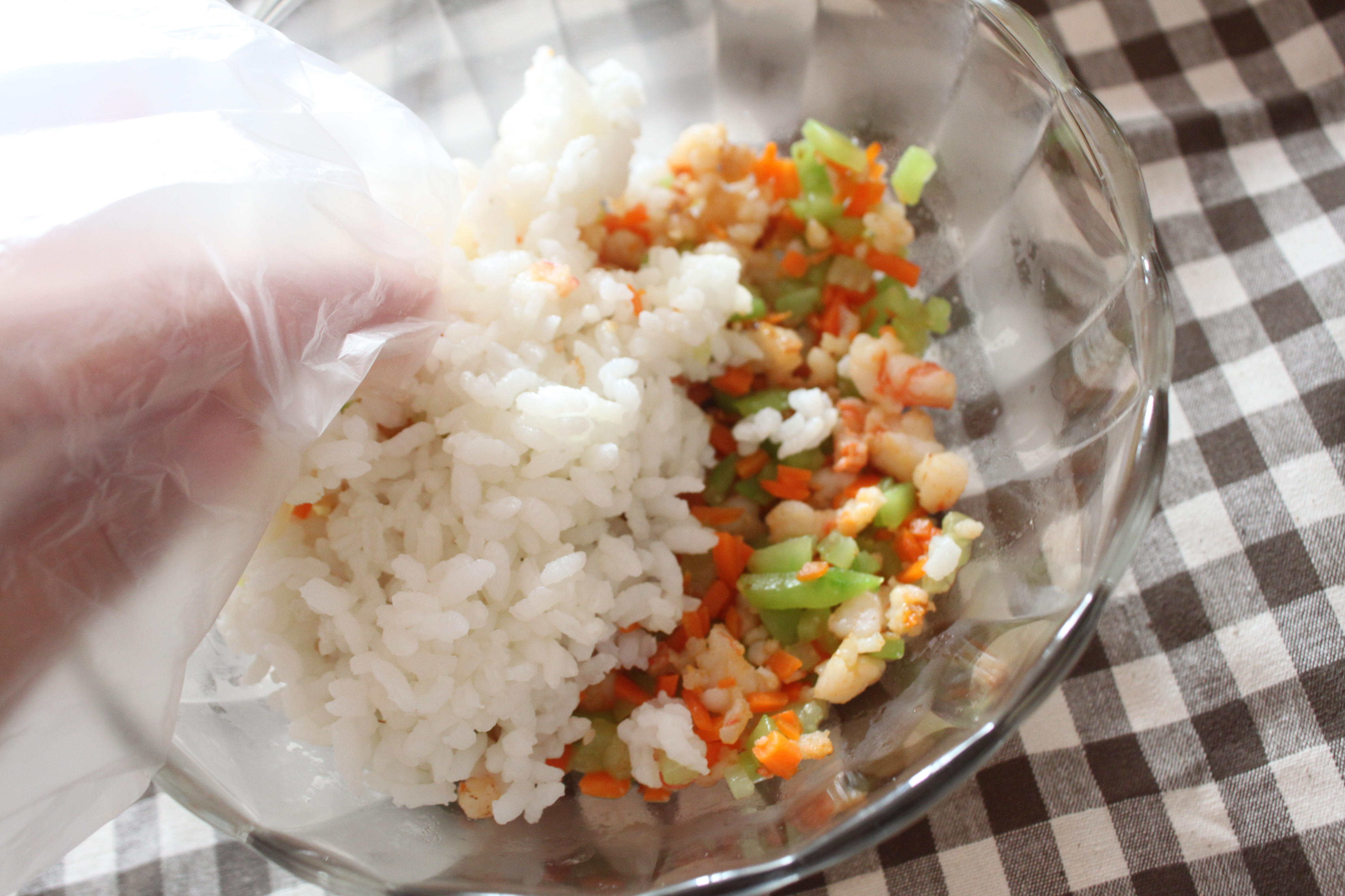 【彩蔬蝦仁飯糰】營養豐富，寶寶愛吃的做法 步骤6