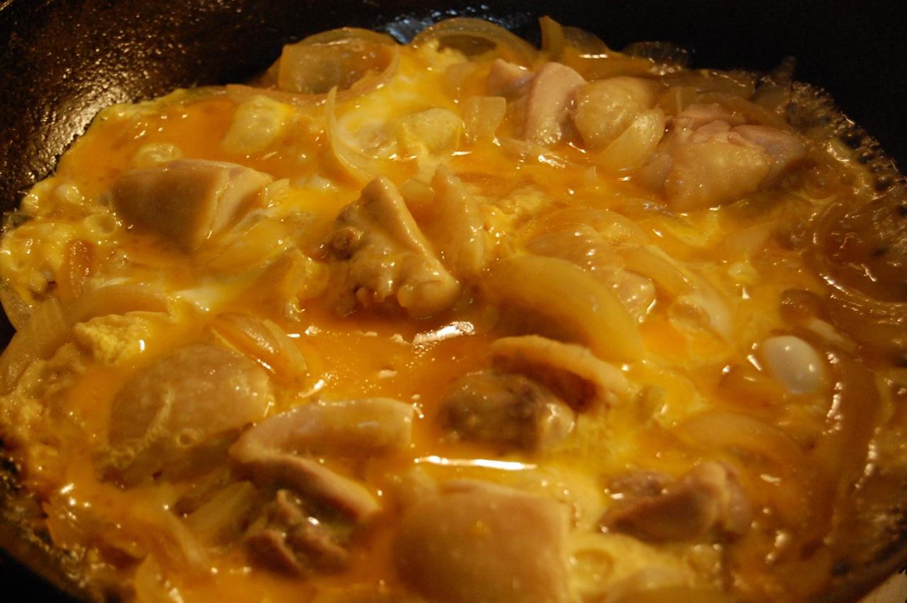 親子丼：雞肉雞蛋蓋澆飯的做法 步骤7