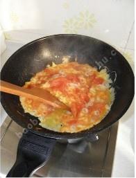 番茄滑蛋蓋飯的做法 步骤16