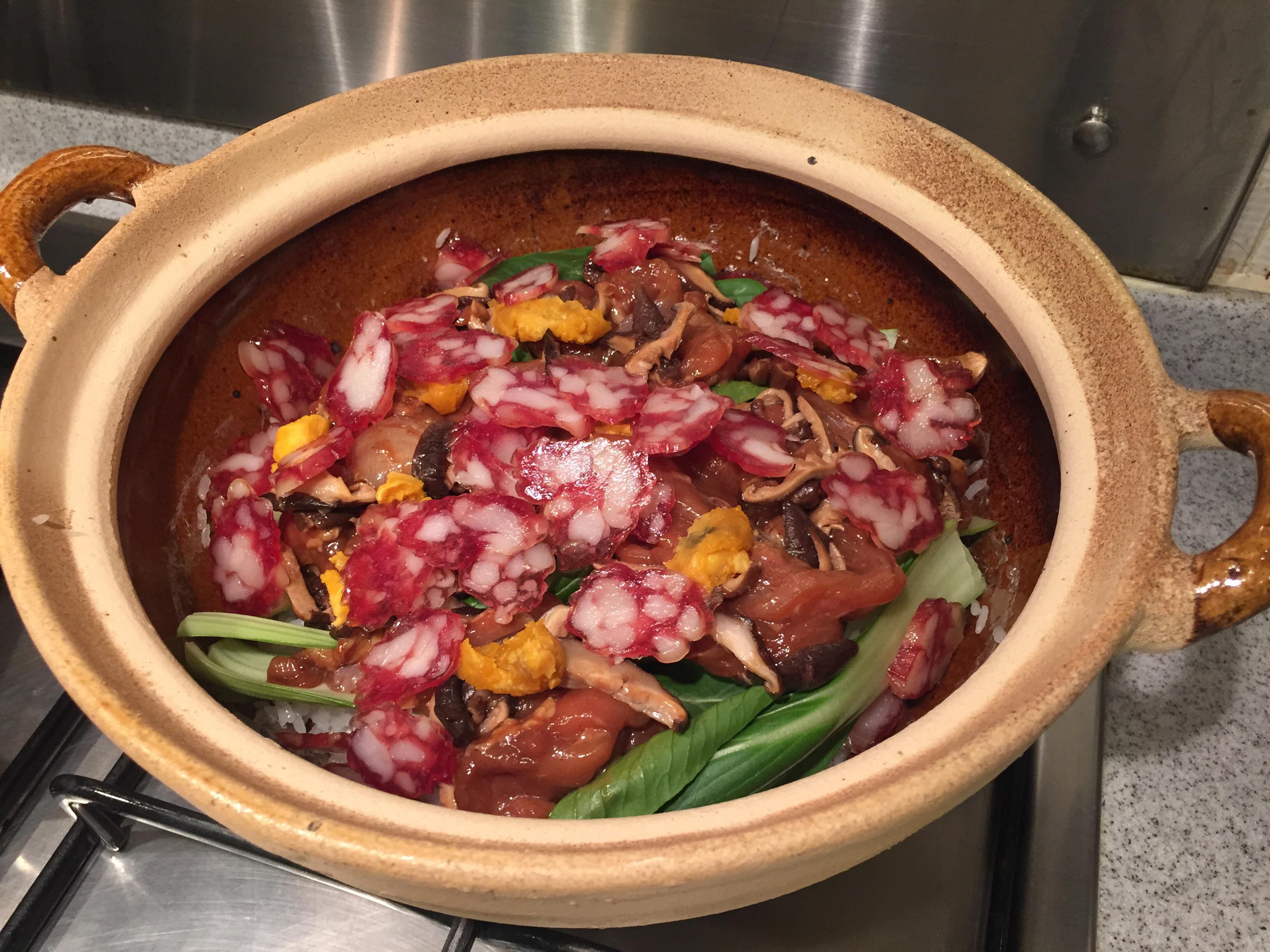 滑雞臘味煲仔飯菜譜 Chicken Chinese Sausage Claypot Rice Recipe的做法 步骤2