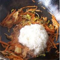 辣白菜焗飯的做法 步骤3