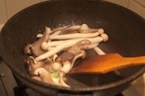 芝士蘑菇焗飯的做法 步骤3