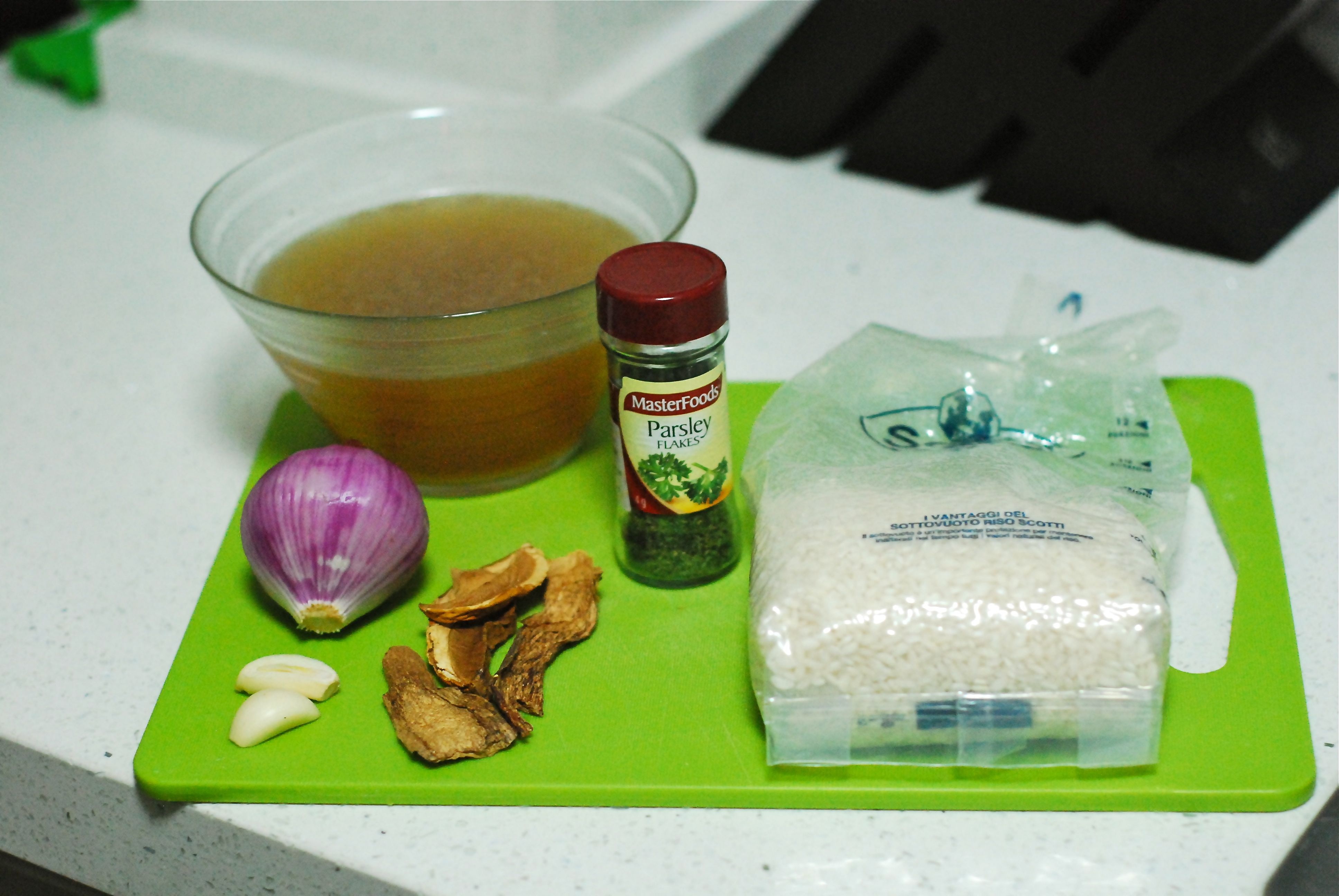 牛肝菌牛尾湯燴飯的做法 步骤1