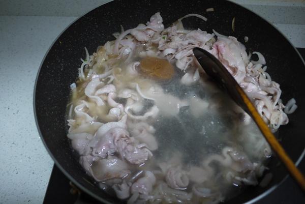 小林燴飯（日式洋蔥豬肉燴飯）的做法 步骤5