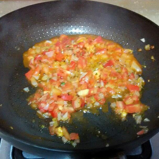 義大利番茄燴飯的做法 步骤2