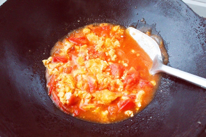 西紅柿雞蛋拌麪的做法 步骤3