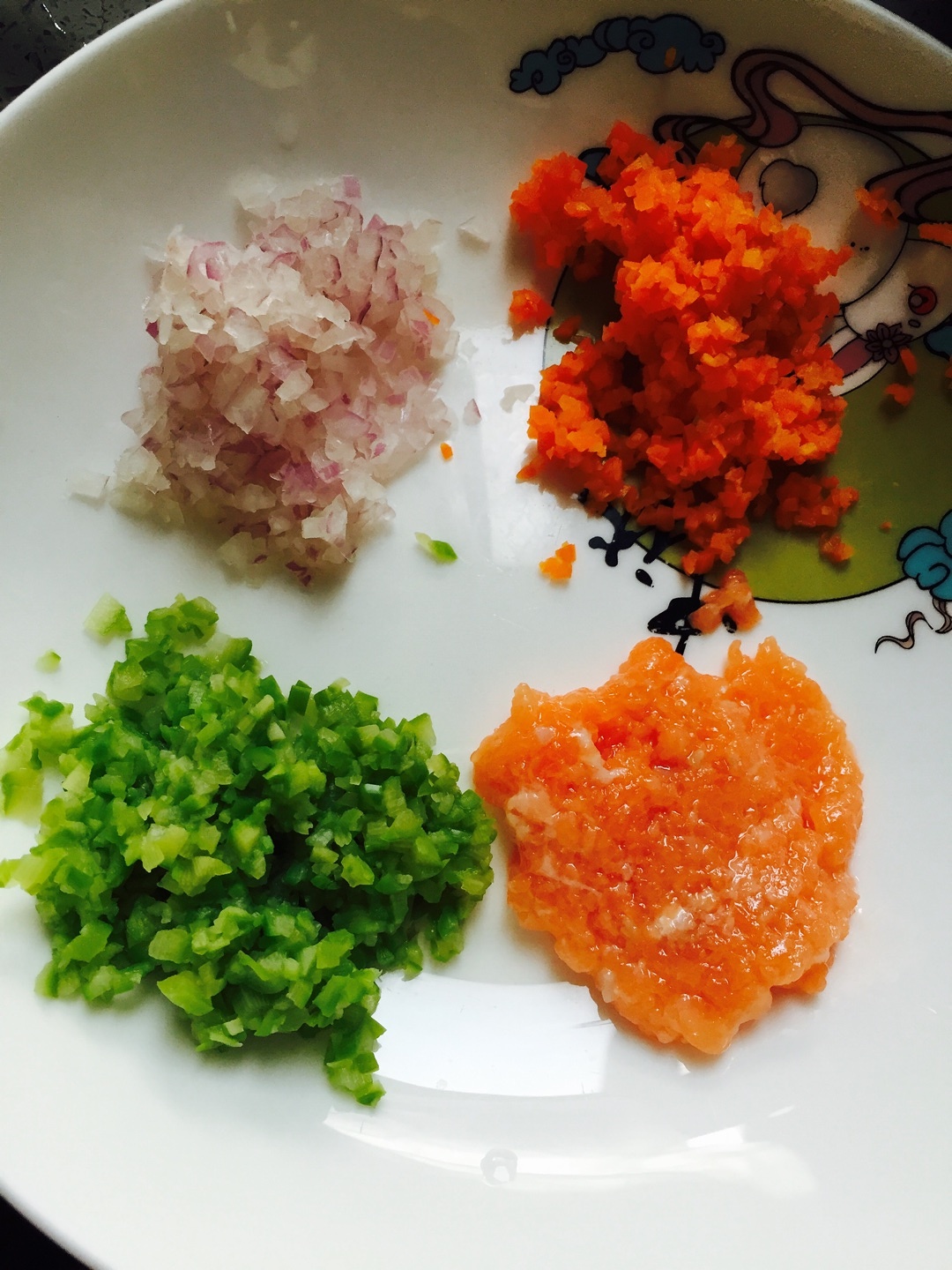 寶寶食譜：蓮藕三文魚蔬菜餅的做法 步骤2