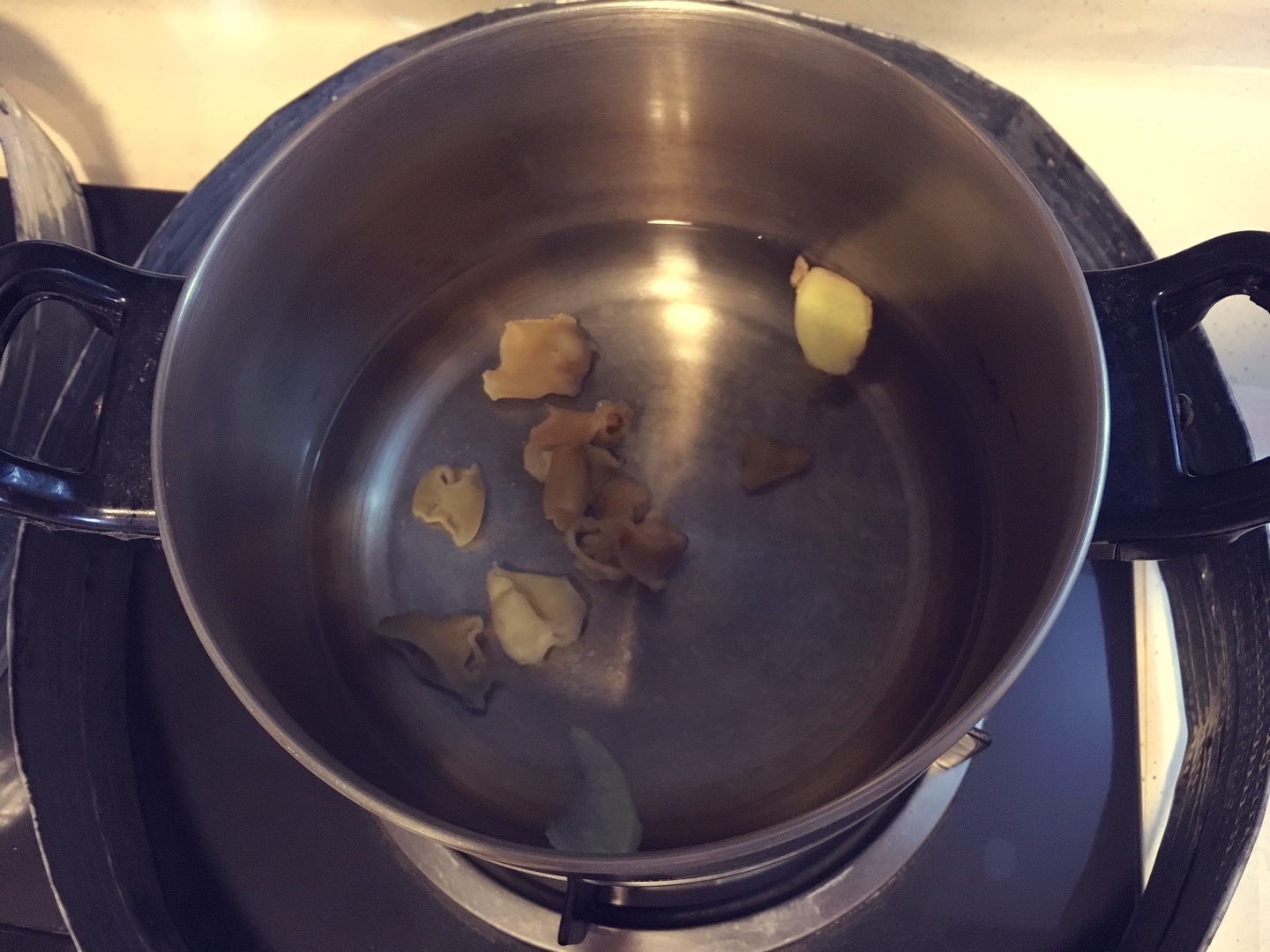 養顏花膠瘦肉湯的做法 步骤4