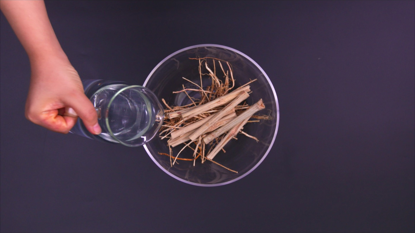竹蔗茅根薏米水｜美食臺的做法 步骤1