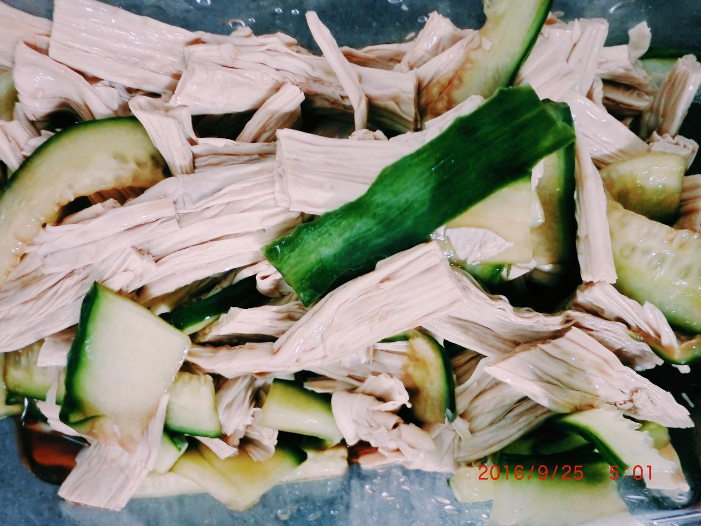 青瓜拌腐竹（冰箱常備菜）的做法 步骤1