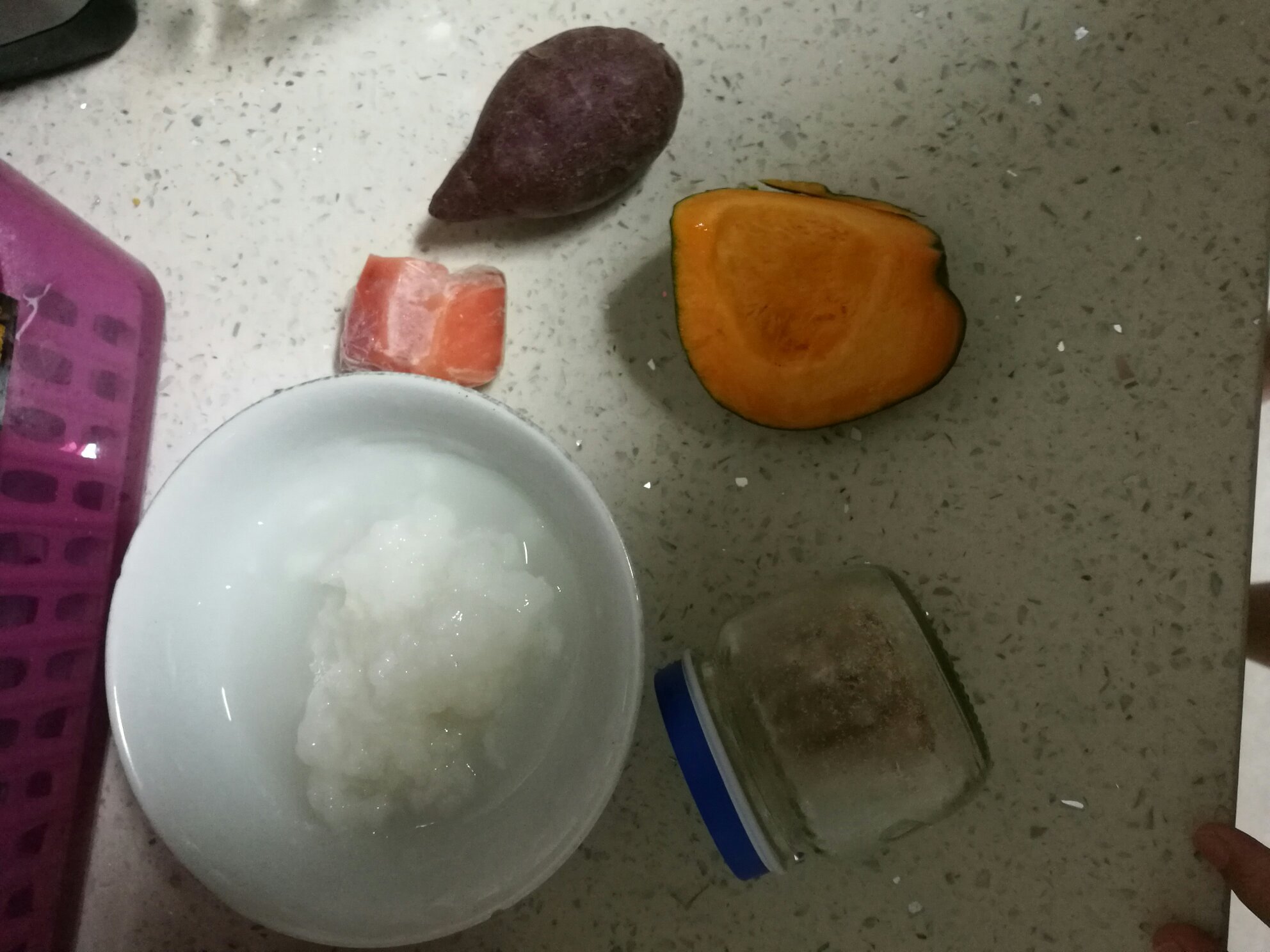 寶寶營養紫薯南瓜三文魚豬肉粥的做法 步骤1