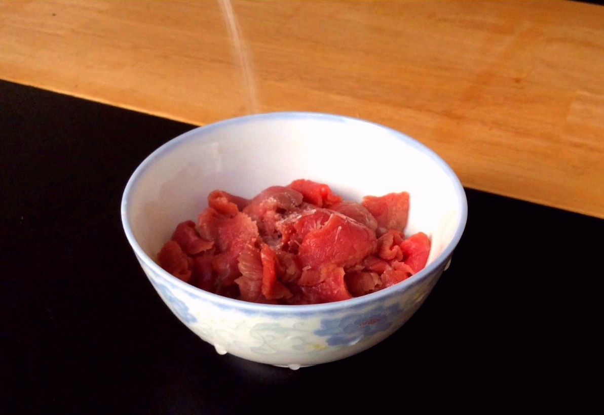 水煮牛肉便當，正宗川菜口味讓你停不下來！的做法 步骤2