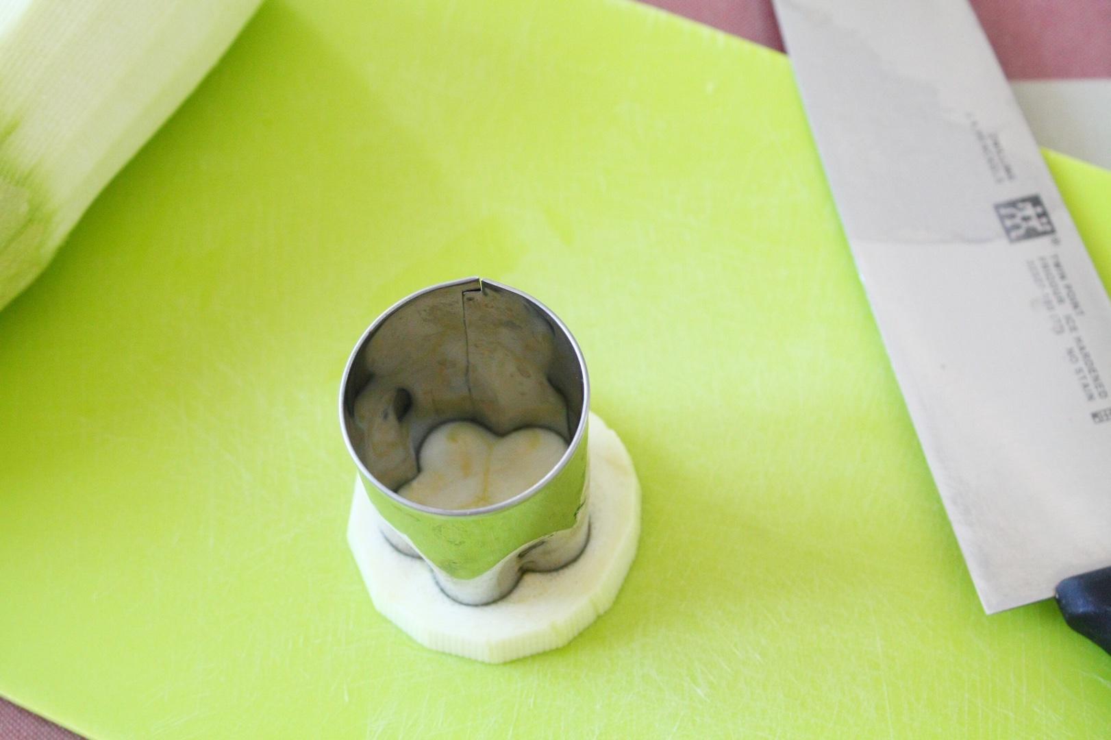 寶寶輔食：西葫蘆胡蘿蔔三文魚蛋餅（創意早餐）的做法 步骤1