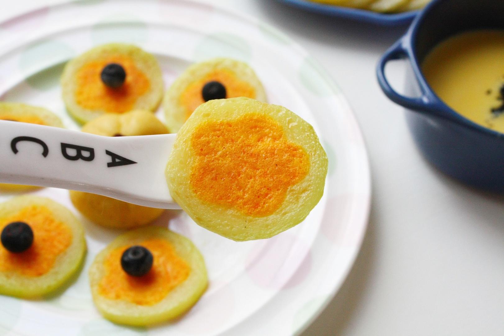 寶寶輔食：西葫蘆胡蘿蔔三文魚蛋餅（創意早餐）的做法 步骤10