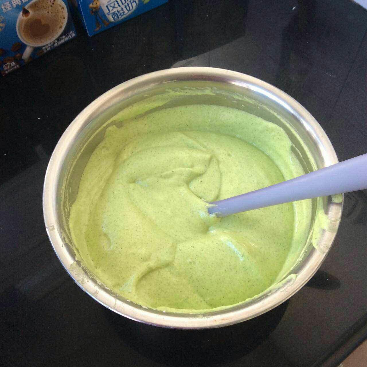 一抹清新的綠色---菠菜泥蛋糕卷的做法 步骤7