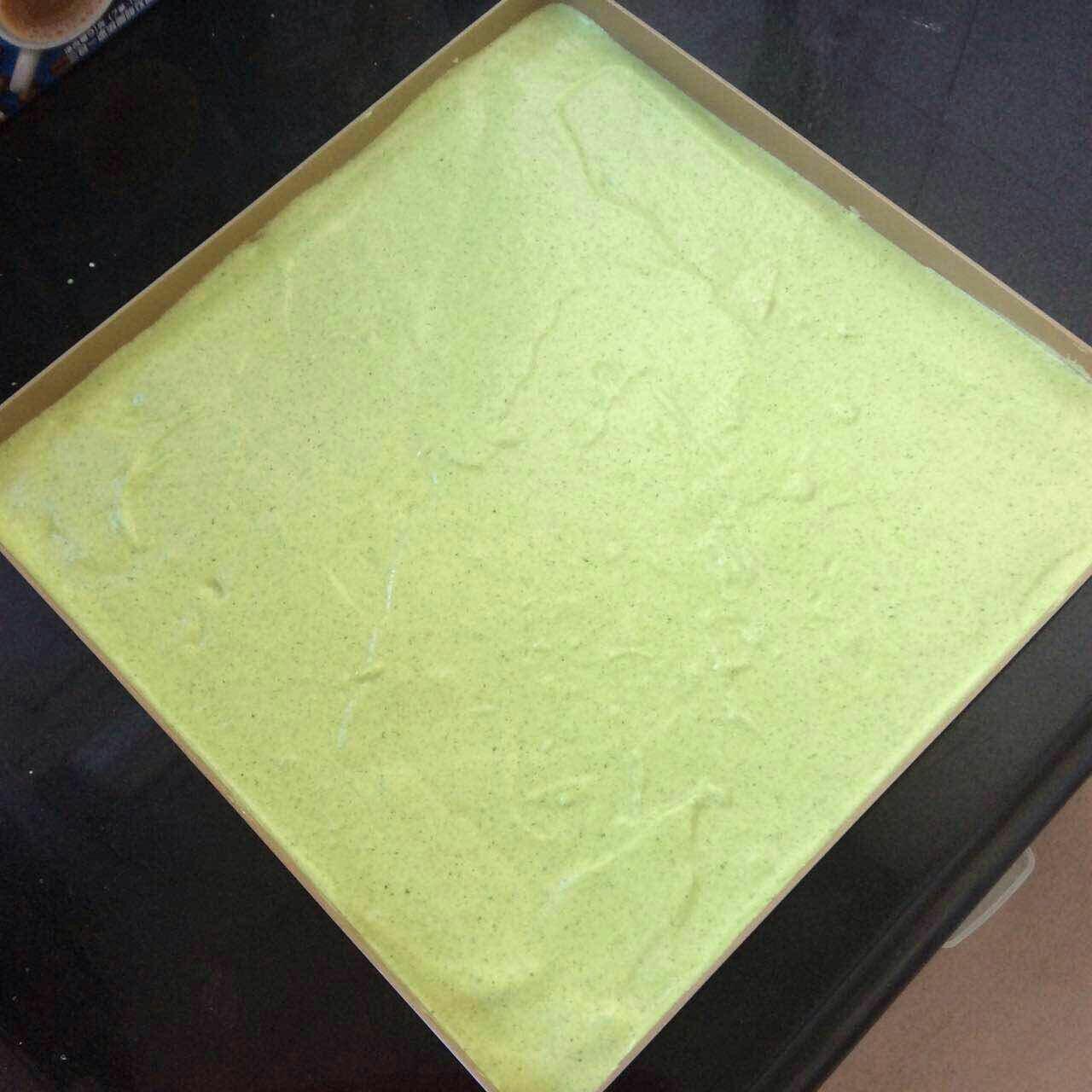 一抹清新的綠色---菠菜泥蛋糕卷的做法 步骤8
