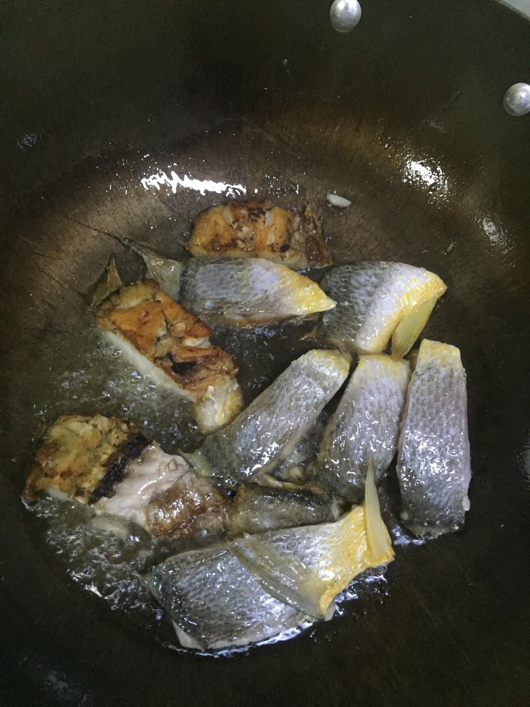 香煎黃花魚的做法 步骤3