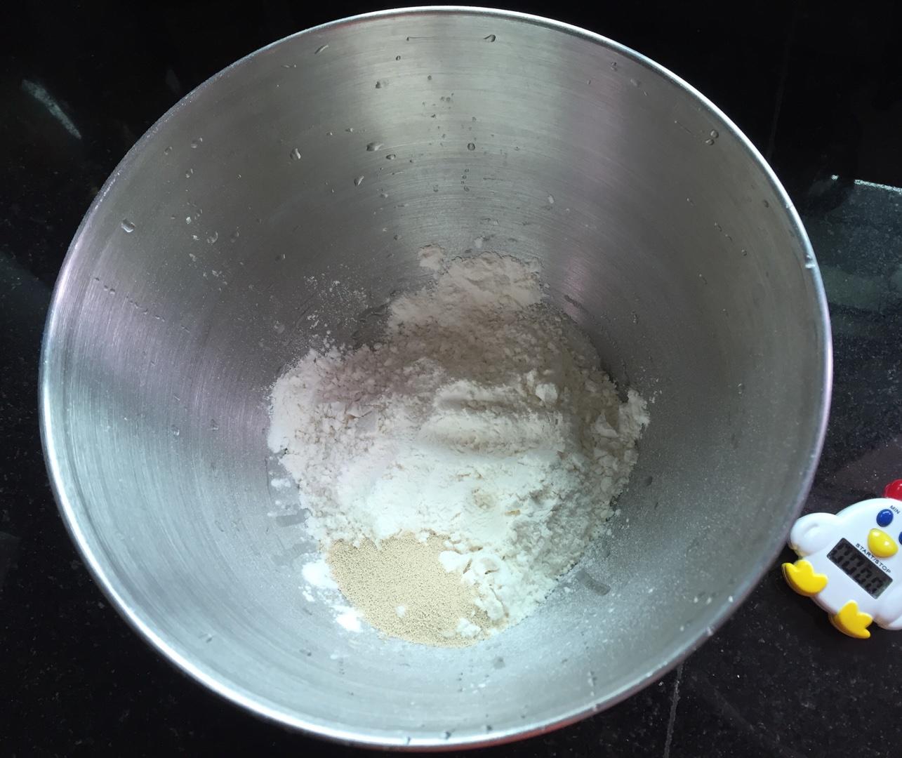 酥皮爆漿麪包的做法 步骤1